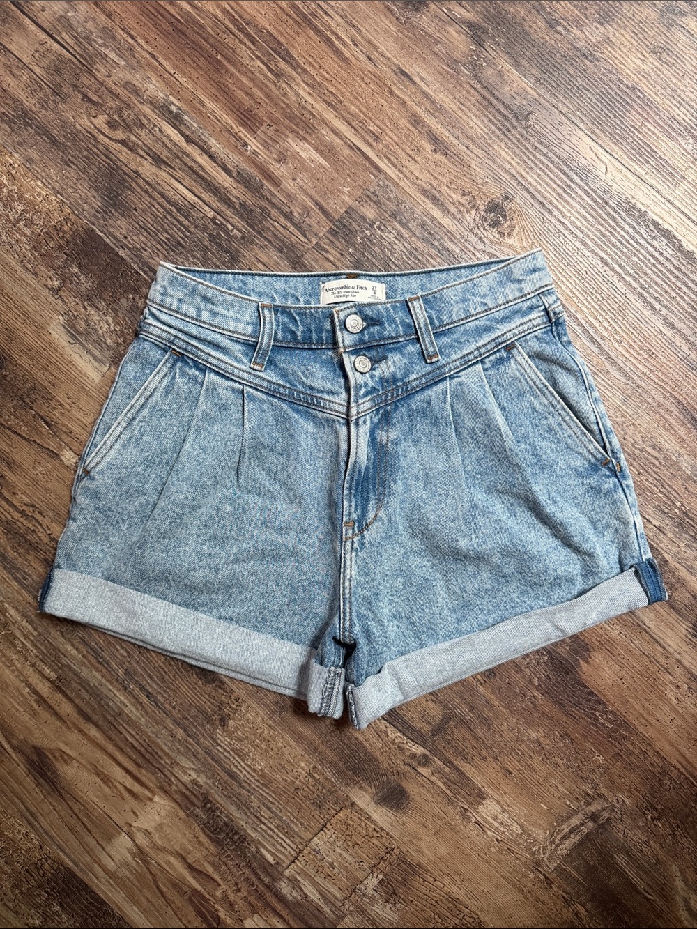 Abercrombie & Fitch Ultra High Rise The 80's Mom Short Size 27 NWT